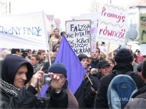 POLONIA: LA POLIZIA PICCHIA I GAY - poznan06 - Gay.it Archivio