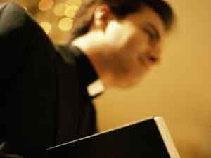 L'AGEDO DENUNCIA LA CHIESA - prete12 - Gay.it Archivio