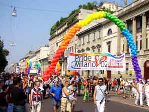 SFILA COLORATA LA MILANO GAY - pride milano03 01 1 - Gay.it Archivio
