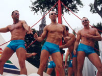"UN TRIANGOLO ROSA PER VINCERE" - pride26 - Gay.it Archivio