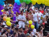 50.000 GAY INFIAMMANO MILANO - pridemilano03 - Gay.it Archivio