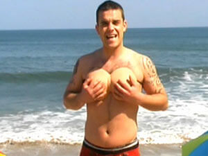 Robbie Williams sorpreso in un locale gay - robbie williams10 - Gay.it Archivio