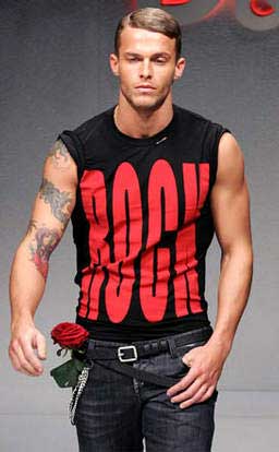 VESTITI ALLA ROCKETTARA - rocktrend1 - Gay.it Archivio