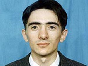 Piuma d'Oro a giornalista gay uzbeco Sharipov - ruslan sharipov base 2 1 - Gay.it Archivio