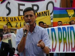 Consulta approva statuti friendly. Arcigay esulta - sergio lo giudice20 - Gay.it Archivio