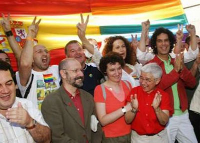 Spagna: decine di coppie gay preparano le nozze - spagna matrimonio03 - Gay.it Archivio