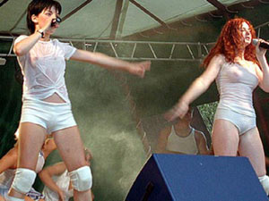 La Rai censura il video saffico delle Tatu - tatu 2 - Gay.it Archivio