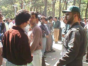 ESSERE GAY IN IRAN - teheran police - Gay.it Archivio