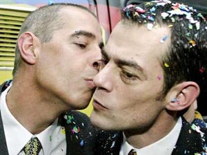 FUORI DALLE CATACOMBE - unione argentina 1 - Gay.it Archivio
