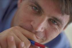 LAVORO, LA NUOVA FRONTIERA DEI DIRITTI GAY - uomoallavoro3 4 - Gay.it Archivio
