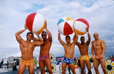 I GAY VANNO IN UN PARADISO BIANCO - white party04 02 - Gay.it Archivio