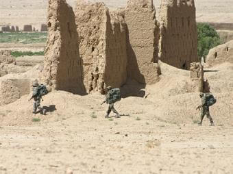 Afghanistan: scomparso giornalista italiano - Afghanistan soldati - Gay.it Archivio