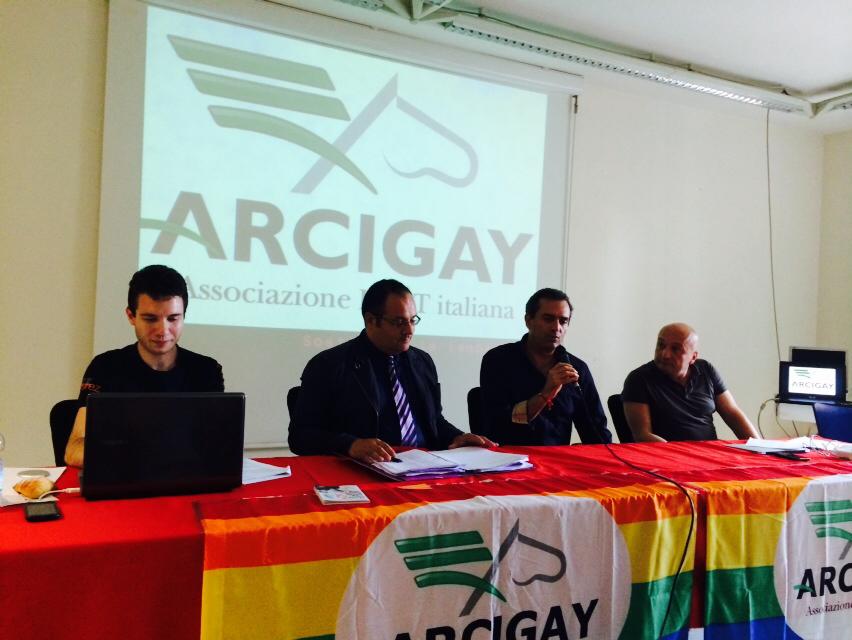 De Magistris come Fano: "sono pronto a trascrivere i matrimoni gay" - Arcigay De Magistris Napoli - Gay.it Archivio