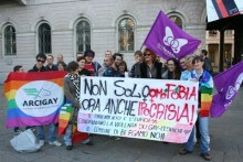 Bergamo: il centrodestra boccia mozione sull’omofobia - BASEbergamoomofobia - Gay.it Archivio