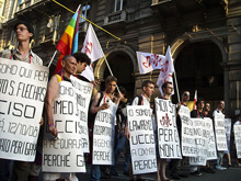 Gli studenti milanesi contro l'omofobia - BASEgaystatale - Gay.it Archivio