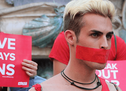 #Russia4Love: a Bologna centinaia in piazza contro le leggi anti-gay - BolognaRussia4LoveBASE - Gay.it Archivio