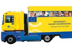 Roma: arriva il TIR europeo contro le discriminazioni - Camion Antidiscriminazione - Gay.it Archivio