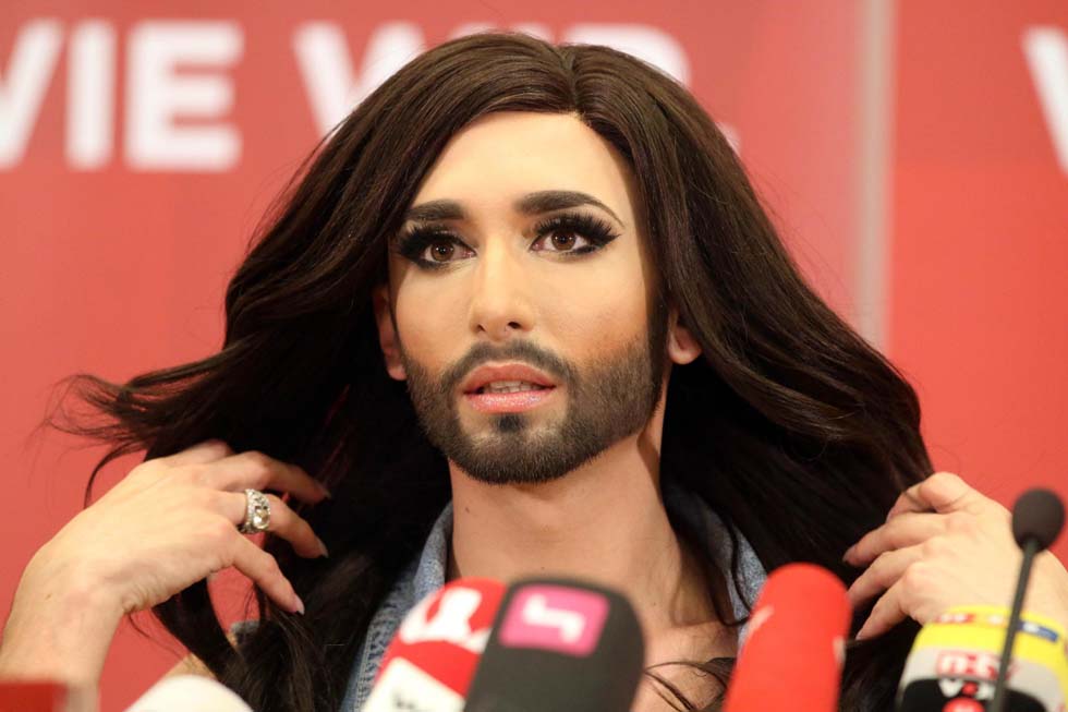 Niente Simona Ventura per il commento Eurovision. I favoriti? Il Volo - Conchita Wurst 14 - Gay.it Archivio