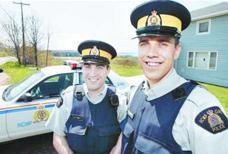 Canada: coppia di poliziotti gay sposi in giugno - Connors Tree - Gay.it Archivio