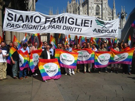 Arcigay Milano: stravince la mozione “Essere futuro” - F1arcimilano - Gay.it Archivio