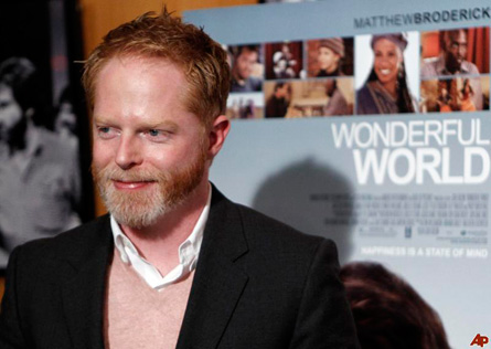 Jessy Tyler Ferguson caccia i fan omofobi da Facebook - F1jessetylerferguson - Gay.it Archivio