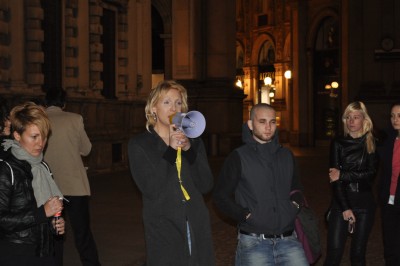 Sit in di protesta in piazza Duomo: troppo pochi. Perché? - F3sitinduomo - Gay.it Archivio