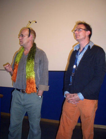 UN TRAVESTITO IN MEZZO AI CAMPI - John PetersonF1 - Gay.it Archivio