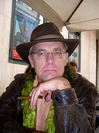 UN TRAVESTITO IN MEZZO AI CAMPI - John PetersonF2 - Gay.it Archivio