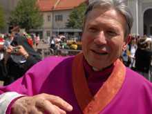 Il vescovo Golser: sì a diritti individuali per i gay - KarlGolserBASE - Gay.it Archivio