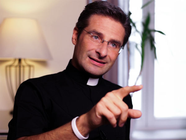 Monsignor Charamsa, domani in tv: "Il Sinodo è su tutte le famiglie" - Krzysztof Olaf Charamsa base - Gay.it Archivio