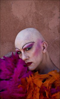 La Karl Du Pigné diventa 'modella' con Queen - LaKarlDuPigne2 - Gay.it Archivio