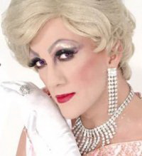 La Karl Du Pigné diventa 'modella' con Queen - LaKarlDuPigne3 - Gay.it Archivio