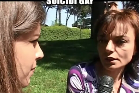 La mamma di Andrea: credevano fosse gay e si è suicidato - Le Iene pantaloni rosa suicidi gay BS - Gay.it Archivio