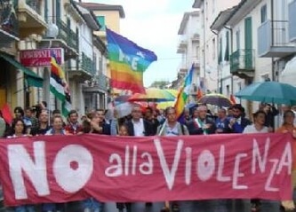 Violenza: l’Italia ha bisogno di una legge per i più deboli - Manifestazione No Violenza Sett2006 1 - Gay.it Archivio