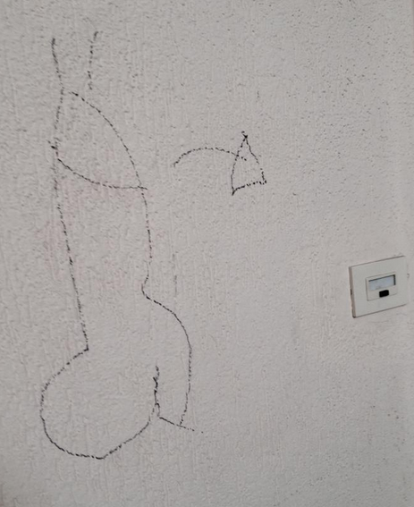 Omofobia: imbrattata la casa di Vanni Piccolo, storico attivista lgbt - Piccolo Vanni attacco omofobo - Gay.it Archivio