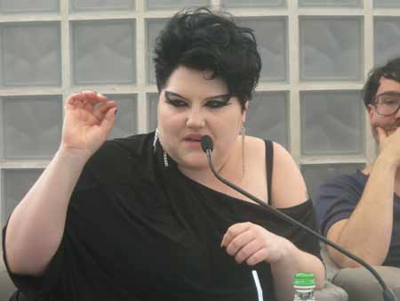 «Grassa, lesbica e fiera di esserlo», parola di Beth - Pittigossip8 - Gay.it Archivio