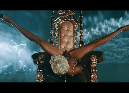 Esce Pour It Up, il nuovo esplicito video di Rihanna - Rihanna Hot Pour It Up video - Gay.it Archivio