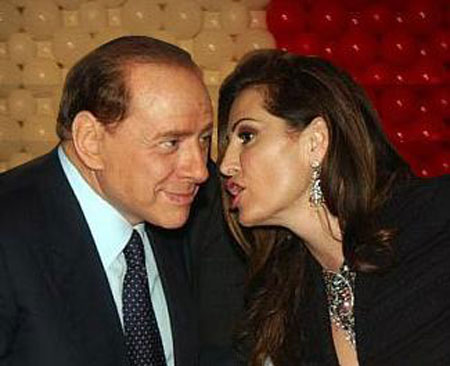 DIRITTI SÌ, MA NON DI COPPIA - SantancheBerlusconi - Gay.it Archivio