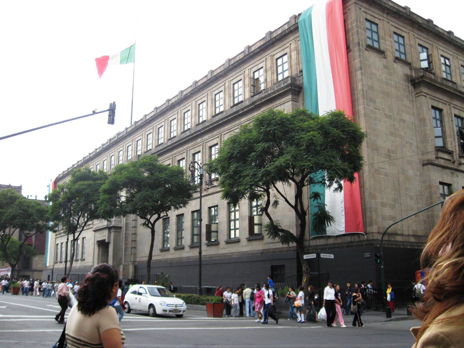 La Corte Suprema del Messico a favore delle adozioni per coppie gay - Gay.it Archivio