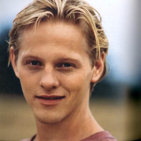 Brotherhood farà scandalo: l’amore gay diventa razzista - ThureLindhardt - Gay.it Archivio
