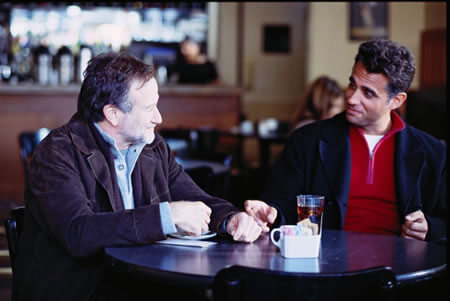 Cinema: Robin Williams sente “Una voce nella notte” - VoceNellaNotte WilliamsCannavale - Gay.it Archivio