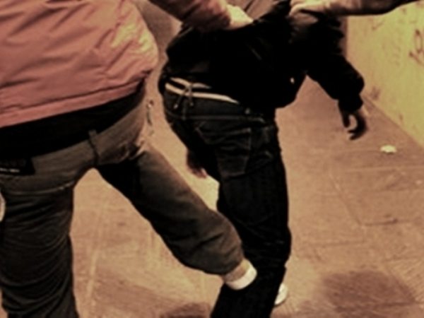 Picchiarono giovane gay: chiesti tre anni di reclusione - aggressione gaycs - Gay.it Archivio