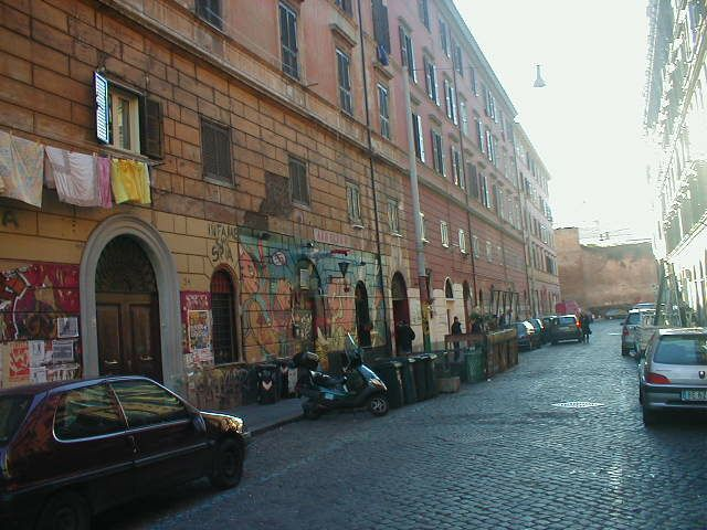 Sospesa licenza ad un locale di Roma dopo le aggressioni omofobe - aggressione omofoba sanlorenzo1 - Gay.it Archivio