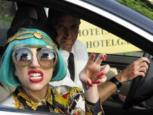 Alemanno: "Spero che Lady Gaga venga a trovarmi" - alemanno gagaBASE - Gay.it Archivio