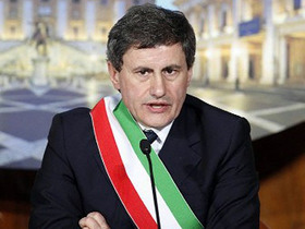Alemanno: "Spero che Lady Gaga venga a trovarmi" - alemanno gagaF1 - Gay.it Archivio