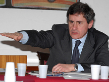 Alemanno: "Esposto al prefetto per fermare Marino e le trascrizioni" - alemanno registriBASE - Gay.it Archivio