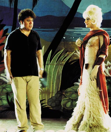 Almodovar: "I miei film più reali della variante cattolica" - almodovar ratzingerF3 - Gay.it Archivio