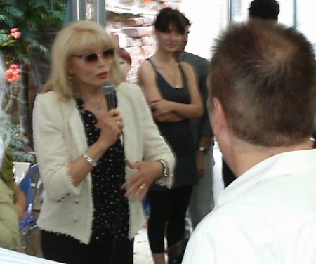 Amanda Lear inaugura a Torino il festival "Teatro a Corte" - amanda torinoF3 - Gay.it Archivio