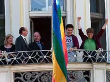 Pride a Varsavia: l'ambasciatore issa la bandiera Rainbow - ambasciatore poloniaBASE - Gay.it Archivio