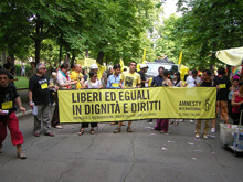 Amnesty bacchetta l'Italia: gay e migranti discriminati - amnesty rapportoBASE - Gay.it Archivio